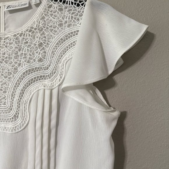 #620 New york & company Crochet ruffle blouse size medium - Picture 5 of 8